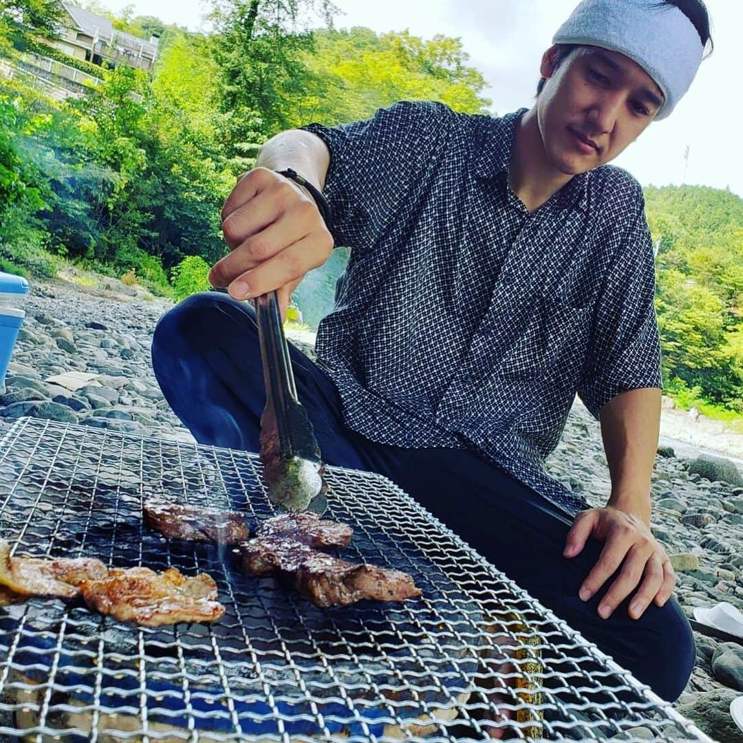 田野倉雄太さんのインスタグラム写真 - (田野倉雄太Instagram)「また一つの現場が終わり、ひと段落したのでささやかなBBQで夏を満喫しました。  情報解禁はまだ先ですので随時お知らせしていきます🙇‍♀️ 次は11月に舞台をやります！ こちらも随時お知らせしていきます！！ “Change before you have to”  #bbq #夏 #ジェイアイプロモーション #田野倉雄太」8月16日 17時27分 - tanokura_yuta_official