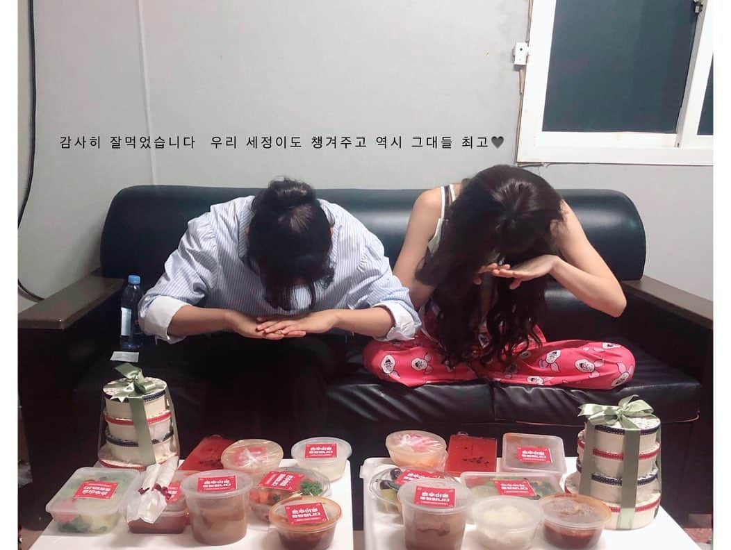 ジヨン さんのインスタグラム写真 - (ジヨン Instagram)「멋진 우리그대들 세동이랑 오붓하게 잘먹었습니다 땡큐알랍쏘머취💋」8月16日 17時30分 - jiyeon2__