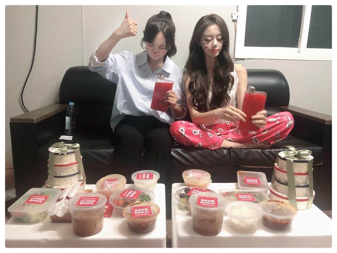 ジヨン さんのインスタグラム写真 - (ジヨン Instagram)「멋진 우리그대들 세동이랑 오붓하게 잘먹었습니다 땡큐알랍쏘머취💋」8月16日 17時30分 - jiyeon2__