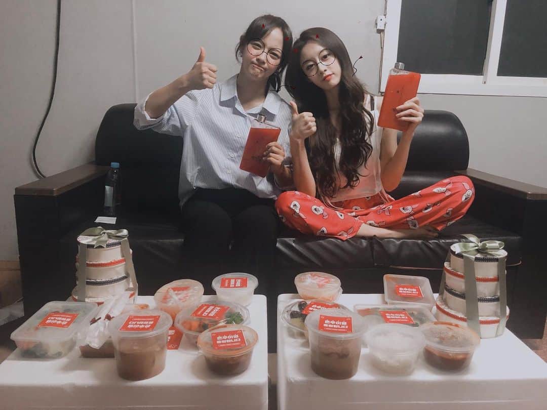 ジヨン のインスタグラム：「멋진 우리그대들 세동이랑 오붓하게 잘먹었습니다 땡큐알랍쏘머취💋」
