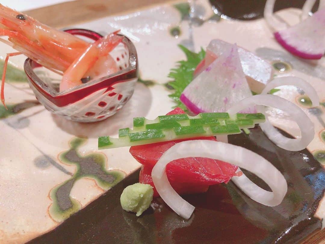 伊藤沙菜さんのインスタグラム写真 - (伊藤沙菜Instagram)「・ 2019年8月16日  めでたく30歳になりました🧡💛💜🧡💛💜🧡💛 ㅤㅤㅤㅤㅤㅤㅤㅤㅤㅤㅤㅤㅤ 0:00はしっかり寝過ごしたで💁🏻‍♀️爆走 ㅤㅤㅤㅤㅤㅤㅤㅤㅤㅤㅤㅤㅤ 母はあたしを40歳で産んでくれました💁🏻‍♀️ ㅤㅤㅤㅤㅤㅤㅤㅤㅤㅤㅤㅤㅤ 結婚願望が全くなかった母に グイグイ父がアプローチをして、 結納も勝手に準備しちゃうくらい ちょっと性格に難がある（笑）ぶっ飛んだ父のおかげで 電撃婚をし、今のあたしがいるわけです💁🏻‍♀️ #パパよママと出会ってくれてひたすらありがとう ㅤㅤㅤㅤㅤㅤㅤㅤㅤㅤㅤㅤㅤ きっと当時そこまで高齢出産が多くなかった中、こんないい子を産んでくれて本当に感謝してます😢❤️←えっ。笑 ㅤㅤㅤㅤㅤㅤㅤㅤㅤㅤㅤㅤㅤ いつも感覚が若くて美意識も高くて、料理が上手で、オシャレで、賢くて、愛情深くて、今でも送り迎えをしてくれる（笑）ママ上の娘に生まれてこれて本当に幸せです‼️ ㅤㅤㅤㅤㅤㅤㅤㅤㅤㅤㅤㅤㅤ いつも仲良しでいてくれてありがとうね‼️ ㅤㅤㅤㅤㅤㅤㅤㅤㅤㅤㅤㅤㅤ 今すごく自分らしく居させてくれる環境に感謝して 心身ともに健康的な30歳を過ごしたいと思います‼️ ㅤㅤㅤㅤㅤㅤㅤㅤㅤㅤㅤㅤㅤ 前夜祭は母と🙆🏻‍♀️🙆🏻‍♀️🙆🏻‍♀️ お誕生日当日は親友と過ごします🙆🏻‍♀️🙆🏻‍♀️🙆🏻‍♀️ みんなへの感謝の気持ちはまたまた改めて🙆🏻‍♀️🙆🏻‍♀️🙆🏻‍♀️ ㅤㅤㅤㅤㅤㅤㅤㅤㅤㅤㅤㅤㅤ お先に... いつもありがとう❤️❤️❤️」8月16日 9時06分 - 37room_official
