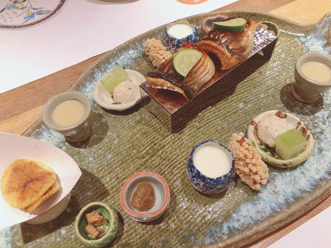 伊藤沙菜さんのインスタグラム写真 - (伊藤沙菜Instagram)「・ 2019年8月16日  めでたく30歳になりました🧡💛💜🧡💛💜🧡💛 ㅤㅤㅤㅤㅤㅤㅤㅤㅤㅤㅤㅤㅤ 0:00はしっかり寝過ごしたで💁🏻‍♀️爆走 ㅤㅤㅤㅤㅤㅤㅤㅤㅤㅤㅤㅤㅤ 母はあたしを40歳で産んでくれました💁🏻‍♀️ ㅤㅤㅤㅤㅤㅤㅤㅤㅤㅤㅤㅤㅤ 結婚願望が全くなかった母に グイグイ父がアプローチをして、 結納も勝手に準備しちゃうくらい ちょっと性格に難がある（笑）ぶっ飛んだ父のおかげで 電撃婚をし、今のあたしがいるわけです💁🏻‍♀️ #パパよママと出会ってくれてひたすらありがとう ㅤㅤㅤㅤㅤㅤㅤㅤㅤㅤㅤㅤㅤ きっと当時そこまで高齢出産が多くなかった中、こんないい子を産んでくれて本当に感謝してます😢❤️←えっ。笑 ㅤㅤㅤㅤㅤㅤㅤㅤㅤㅤㅤㅤㅤ いつも感覚が若くて美意識も高くて、料理が上手で、オシャレで、賢くて、愛情深くて、今でも送り迎えをしてくれる（笑）ママ上の娘に生まれてこれて本当に幸せです‼️ ㅤㅤㅤㅤㅤㅤㅤㅤㅤㅤㅤㅤㅤ いつも仲良しでいてくれてありがとうね‼️ ㅤㅤㅤㅤㅤㅤㅤㅤㅤㅤㅤㅤㅤ 今すごく自分らしく居させてくれる環境に感謝して 心身ともに健康的な30歳を過ごしたいと思います‼️ ㅤㅤㅤㅤㅤㅤㅤㅤㅤㅤㅤㅤㅤ 前夜祭は母と🙆🏻‍♀️🙆🏻‍♀️🙆🏻‍♀️ お誕生日当日は親友と過ごします🙆🏻‍♀️🙆🏻‍♀️🙆🏻‍♀️ みんなへの感謝の気持ちはまたまた改めて🙆🏻‍♀️🙆🏻‍♀️🙆🏻‍♀️ ㅤㅤㅤㅤㅤㅤㅤㅤㅤㅤㅤㅤㅤ お先に... いつもありがとう❤️❤️❤️」8月16日 9時06分 - 37room_official
