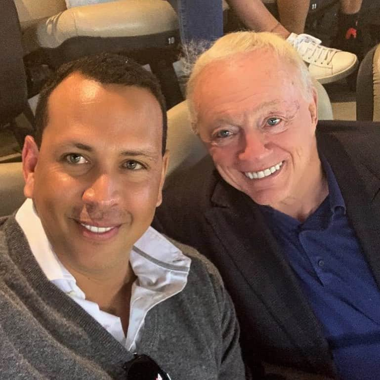 アレックス・ロドリゲスさんのインスタグラム写真 - (アレックス・ロドリゲスInstagram)「I had the pleasure of watching the second half of last week’s @dallascowboys game with the one and only Jerry Jones. . Talk about making a wise investment! He bought the team in 1989 for $140 million. It was a contrarian move as the team was losing as much as $1M per month. . Today, according to Forbes, the Cowboys are worth north of $5 BILLION! They have been the @nfl’s most valued franchise for 12 consecutive years and now are the world’s most valuable team across any sport. . Jerry and his lifelong partner, Jean, have never missed one game. Not one. Talk about focus and commitment! . My three lessons learned: . 1️⃣ Surround yourself with great people. 2️⃣ Think outside the box. Say yes, until you have to say no. 3️⃣ Always stay aggressive and continue to push, and always give back to the community, . At 77, he’s working harder today than ever before. He looks and feels great. Congrats, Jerry, on everything you have done and keep doing, and thank you for our time together. . How ‘bout them cowboys!!! #Legend」8月16日 9時22分 - arod