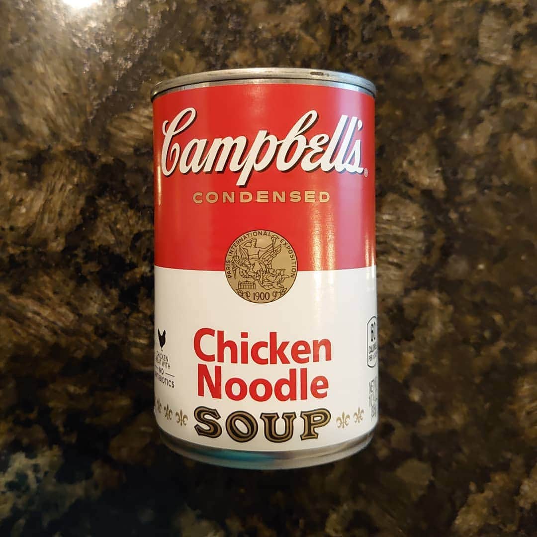 五十嵐一誠さんのインスタグラム写真 - (五十嵐一誠Instagram)「Campbell.s  Chicken Noodle Soup  これ知ってました？ このキャンベルのチキンヌードル スープも僕のソールフードのひとつ かもしれないです 小学生の頃から好きで飲んでて 今だに週に１～２回は朝食に飲んでますよ 僕の考え方やライフスタイルが アメリカ人に近いのかな YESとNOがはっきりしてるし 群れをなすのは好きじゃない 今これが流行ってるからみんなと揃えなきゃは嫌いだし 自分の個性と主張はしっかり持ってますからね  お世辞とよいしょ、誤魔化しとか 責任取らずに保身も嫌ですね  チキンヌードルスープ アメリカ人には知らない人がいないくらいの人気スープだけど 日本には、かなり大雑把な味だから 好きか嫌いかは好みが別れると思いますが 是非一度お試しください☺️ 、  誤解の無いように付け加えますが けして僕はアメリカが一番で日本は駄目だ と言ってるのではないですよ 僕の気質がアメリカ人に近いと言ってるだけで  アメリカ人にも嫌な部分はあるし 日本人には日本独自な良さがある 他の国には他の国の良さがありますからね  他を否定することはしないです 他は他で認めた上で自分を主張する これが僕です☺️ #campbell #soup#chickennoodlesoup  #america#american #キャンベル #スープ #アンディウォーホル #ポップアート  #andywarhol」8月16日 9時14分 - superdentist5
