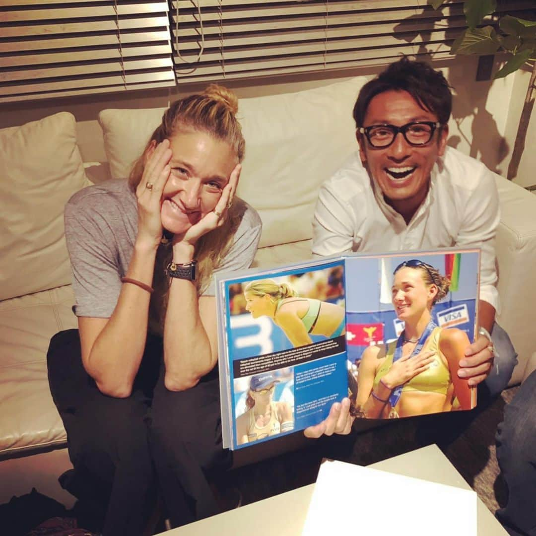 西村晃一さんのインスタグラム写真 - (西村晃一Instagram)「Happy Birthday🎁Kerri!!@kerrileewalsh  I want Japanese people to watch her play!Everyone will be encouraged. I look forward to her playing in Tokyo in 2020.  41歳になったケリー・ウォルシュ・ジェニングスは、過去3回ビーチバレーで金メダルをとっています。 その間3人の子供を産んでいます。 そして、今2020年の東京オリンピックで4度目の金メダルを取ろうとしています。 最高、最強のアスリートでしょう！ 彼女のプレースタイル、モチベーション、人への丁寧な対応は本当に勉強になるし尊敬します。真の世界一の選手です。 彼女のプレーを2020年東京で見れるのを楽しみにしています。 家族ぐるみで仲良くしてくれているKerri。西麻布WINDS BLD.にも来てくれて創作和食「風」の料理食べて、八海山の日本酒🍶呑んで喜んでくれました^_^ 地下のBeachの壁にメッセージサイン。 これ見て毎日トレーニング頑張ろ👍 👇  Breathe, believe, battle Believe it to see it Own the moment  日本、アメリカで一緒に大会＆イベントも企画していますので、 それも実現できたらお楽しみに！ 先ずは自分たちの大きな目標に向かって👍  #happybirthday  #kerriwalshjennings  #goldmedalist  #三回金メダル #tokyo2020  #windsbld  #WINDS  #p1440 @platform1440  #p1440japan #beachstarfive  #nishiazabukaze #西麻布創作和食風 #dig」8月16日 9時19分 - koichi.nishimura