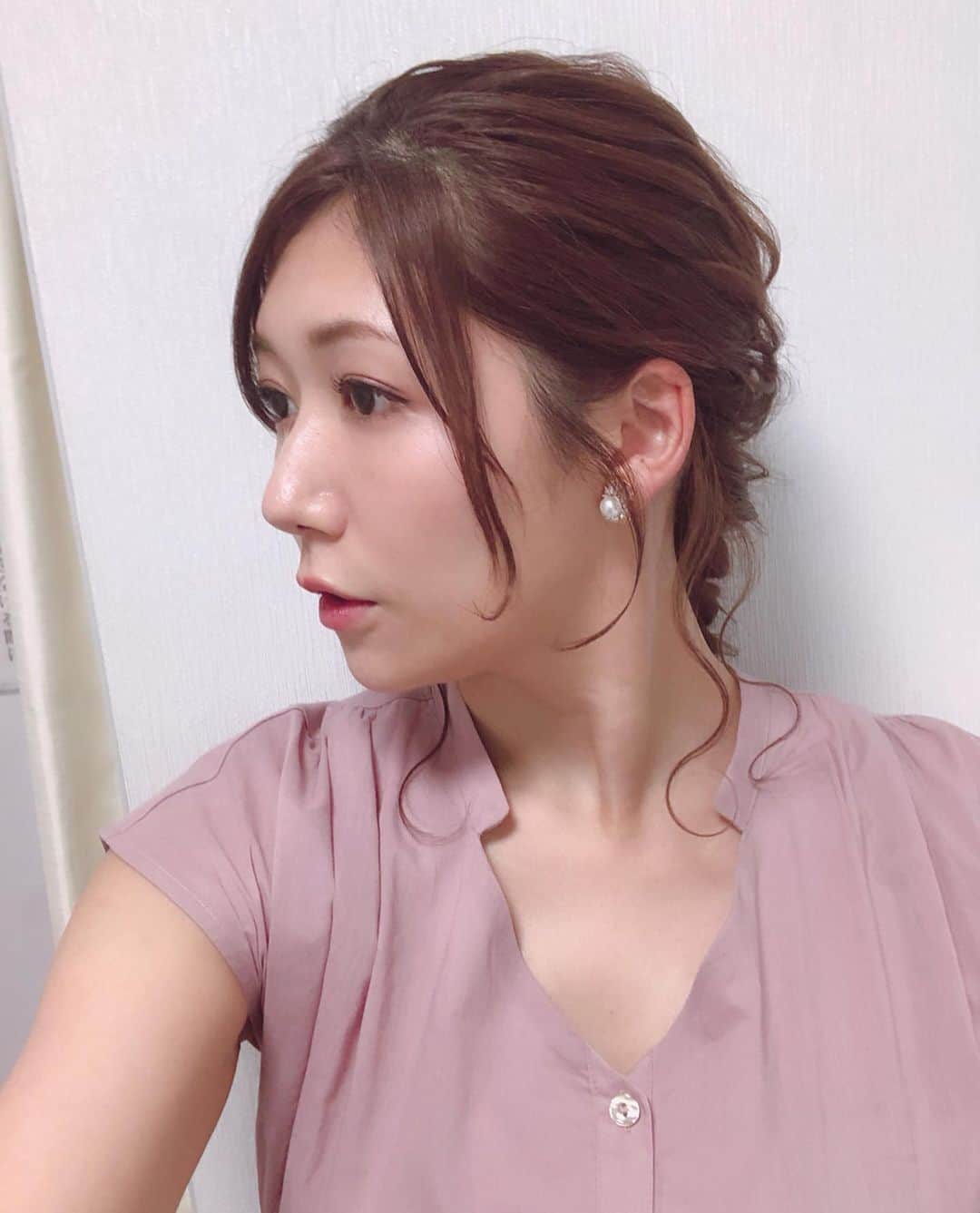 のインスタグラム：「<hair style>  編みおろしスタイルだよ！  #アベプラ #abematv  #weather #weatherforecast #気象予報士 #穂川果音 #instastyle #instahair  #ヘアアレンジ #巻き髪 #hair #hairstyle #hairarrange #ほかのん #hairstyles #イヤリング #hairstyling #おしゃれ #編みおろし #summer #まとめ髪 #夏コーデ #編み込みアレンジ」