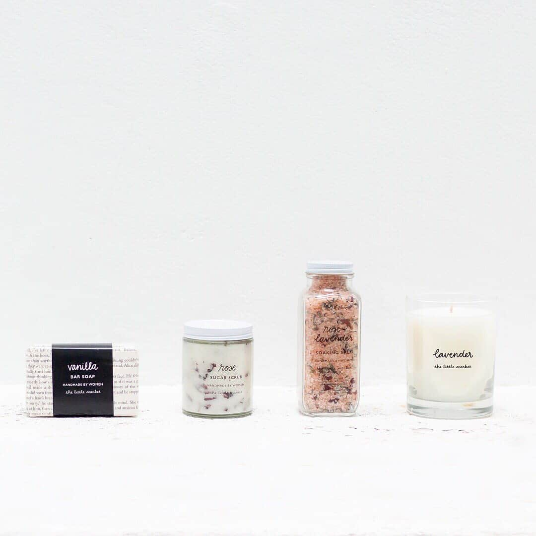 The Little Marketさんのインスタグラム写真 - (The Little MarketInstagram)「Relax and unwind with our spa essentials. From soaking salts to sugar scrubs, each item is handmade by women in the U.S. using high-quality ingredients. Tap to shop.」8月16日 9時31分 - thelittlemarket