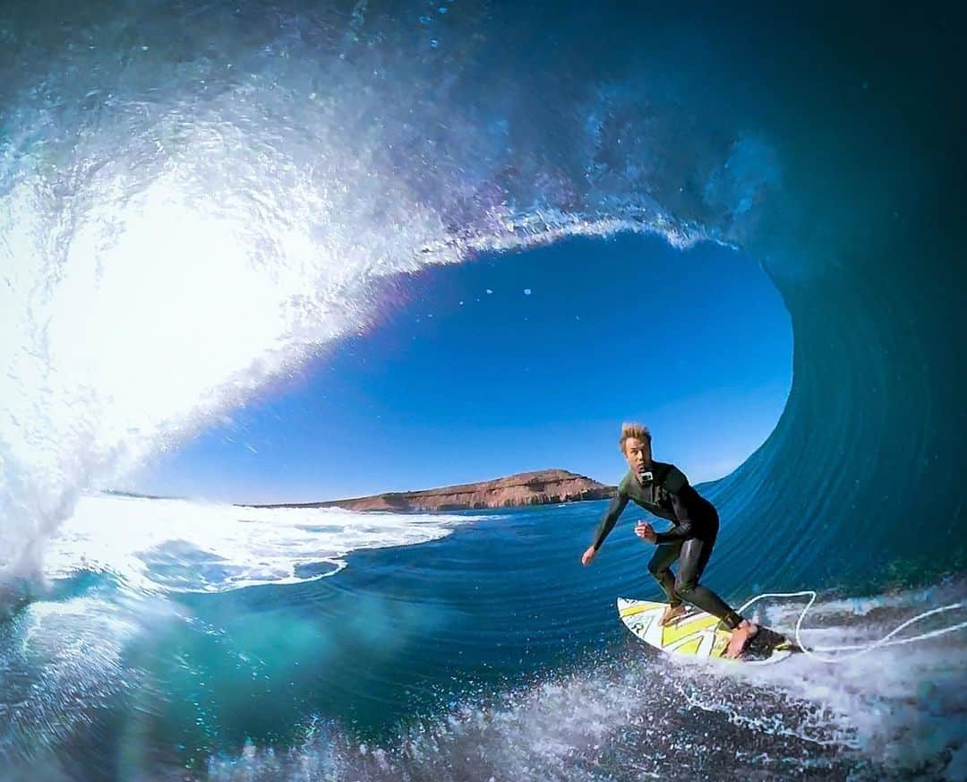 Robbie Crawfordさんのインスタグラム写真 - (Robbie CrawfordInstagram)「The content I dreamed of when I first saw the potential in #GoProFusion looked something like this ... @shanedorian chasing @anthony_walsh_ through shark infested perfection ... @gopro edit now playing on @stab #differentbydesign #GoPro #360」8月16日 9時45分 - robbiecrawford