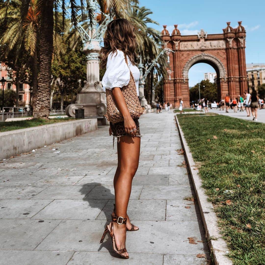 サムエデルマンのインスタグラム：「On pointe! @jessie_khoo in our new favorite Yola heels」