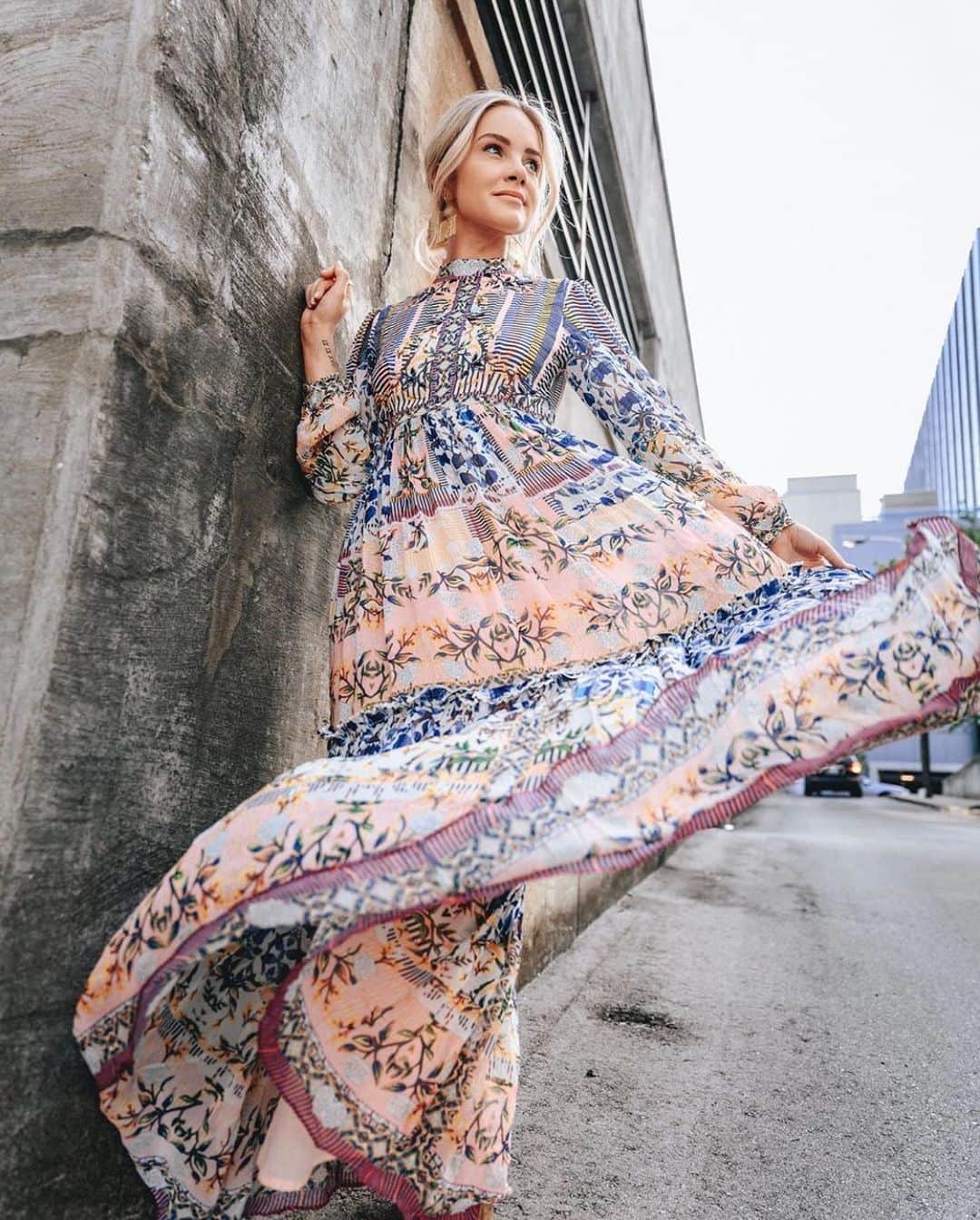 Anthropologieさんのインスタグラム写真 - (AnthropologieInstagram)「Behold: The Anastasia Maxi Dress ✨ Photo via @hunterpremo (link in profile to shop) #HowWeDress」8月16日 9時59分 - anthropologie