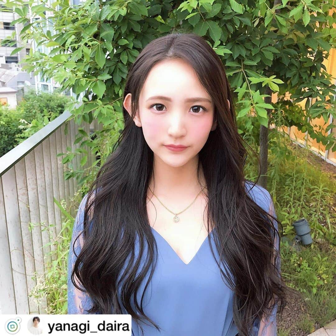 美容室ZACCさんのインスタグラム写真 - (美容室ZACCInstagram)「#repost 担当/統括/柳平岳慶/@yanagi_daira ・ ・ ・  暗めなナチュラルグレージュでおしゃれでキレイな暗髪ヘアー☺️ ・ ロングヘアーはツヤが命🌈✨カラーinトリートメントとプレミアムトリートメントのWトリートメントでツヤツヤのサラサラヘアーに💁‍♀️✨ ・ ・ これから紫外線が強くなって髪色がすぐに抜けたりバサバサになりやすいので、トリートメントをしっかりしておくとツヤツヤがずっと続きます✨ ・ ・ にゃんみうちゃん@nyanmiudayo0925いつもありがとう😊 ・ ・ ・ ・ ✂️ZACCの技術統括をしている僕オリジナルのカット技法で似合う髪型でお悩みが解決したという声を沢山いただきます🌟 🌝顔型(丸顔/面長/三角/ベース) ➕ 🦴骨格(ハチ張り/絶壁/ペタンコ/側頭部) ➕ 🦱髪質(細毛/軟毛/撥水毛/縮毛/剛毛) ➕ 👩印象(可愛い/クール/大人/若い/カジュアル/色気)  をベースに、お客様の可愛いを引き出すことでご好評いただいてます🌟  悩みを解決できるヘアースタイルを一緒に見つけましょう☺️ ZACCは敷居が高いイメージがありますがそんな事はありません🙅‍♂️ 10代から20代、30代、40代、50代、60代沢山のお客様に毎日ご来店頂いてます  全国各地、海外からもインスタグラムから沢山のお客様にご来店頂いてます🙇‍♂️ ✂️カットでお悩みの方✂️ ☑︎小顔にしたい ☑︎なんか似合ってない ☑︎上手くまとまらない ☑︎上手く巻けない ☑︎頭が大きく見える ☑︎前髪を作りたいけど似合うか不安 ☑︎オーダーと違い髪型になっちゃう  満足&褒められる髪型を一緒に作りましょう🌟 ・ ・ ・ ∽∽∽∽∽∽∽∽∽∽∽∽∽∽∽∽∽∽∽∽∽∽∽ ✂︎ZACCvie✂︎ 東京都港区北青山3-11-7Aoビル４F 表参道駅【B2】出口徒歩1分 ☎︎03-5468-5882 ∽∽∽∽∽∽∽∽∽∽∽∽∽∽∽∽∽∽∽∽∽∽∽ 〜price〜  前髪cut・・・1,000円+tax cut・・・7,000+tax cut&color・・・15,000+tax cut&perm・・・15,000+tax cut&treatment・・・13,500+tax cut&straight・・・23,500+tax 髪質改善・・・13,000円+tax ◆指名料、ロング料金はいただいておりません。 ◆カラーのみなどカットを含まないメニューはシャンプー、ブロー代(3,000円+tax)いただいております。 ◆カラーリングはリタッチのみ、ハイライト、ダブルカラーなど料金が異なります。 ◆パーマは髪質によってエアーウエーブもしくは応力緩和パーマをご提案させていただきます。 ◆ご質問はお気軽にDM下さい☺︎ 営業時間  月曜日12:00〜21:00 火曜日定休日 水曜日10:00〜21:00 木曜日10:00〜21:00 金曜日12:00〜21:00 土曜日10:00〜19:00 日曜日10:00〜19:00 ∽∽∽∽∽∽∽∽∽∽∽∽∽∽∽∽∽∽∽∽∽∽∽∽∽∽∽ ・ ・ #大人髪型#大人ヘアースタイル#カット上手い#パーマ上手い#zacc#柳平岳慶#表参道美容室#zaccvieロングヘアー#ロングパーマ#プレミアムトリートメント#表参道トリートメント#髪質改善トリートメント#前髪なしロング#小顔#ストレートヘア#似あわせ#トリートメント#髪質改善#艶髪#ツヤ髪#ヘアケア#縮毛矯正#美髪#透明感カラー#アッシュベージュグレージュ#ナチュラルグレージュ#石原さとみ#白石麻衣」8月16日 10時11分 - zacc_hairsalon