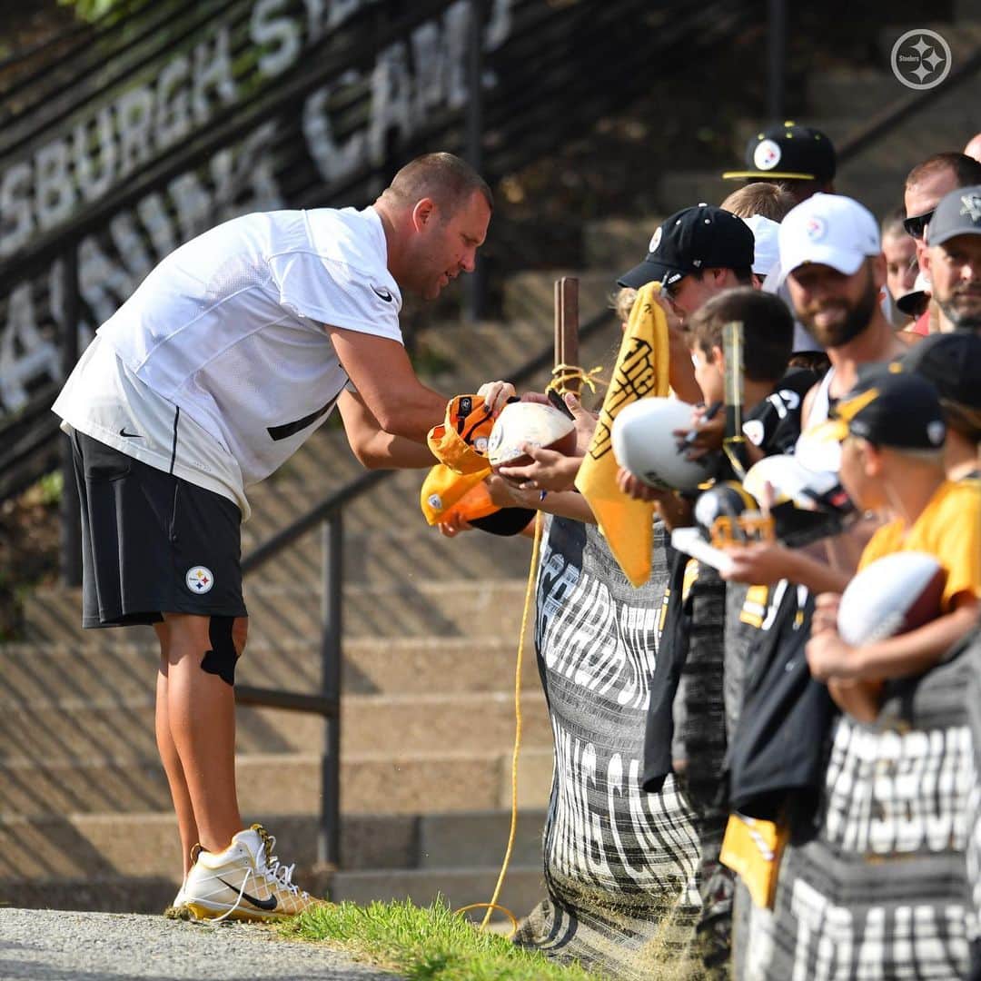 ピッツバーグ・スティーラーズさんのインスタグラム写真 - (ピッツバーグ・スティーラーズInstagram)「Thank you for coming out to #SteelersCamp, #SteelersNation!」8月16日 10時30分 - steelers