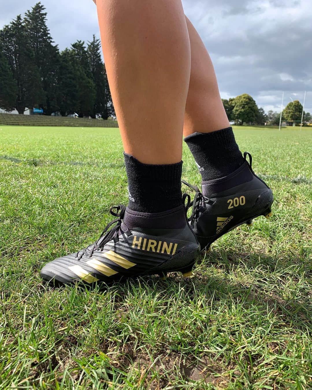 サラ・ゴスさんのインスタグラム写真 - (サラ・ゴスInstagram)「I have the bestest sponsor in the whole wide WORLD /// 🤩 @adidas  How epic are these boots 🔥⚡️」8月16日 10時24分 - sarah.hirini