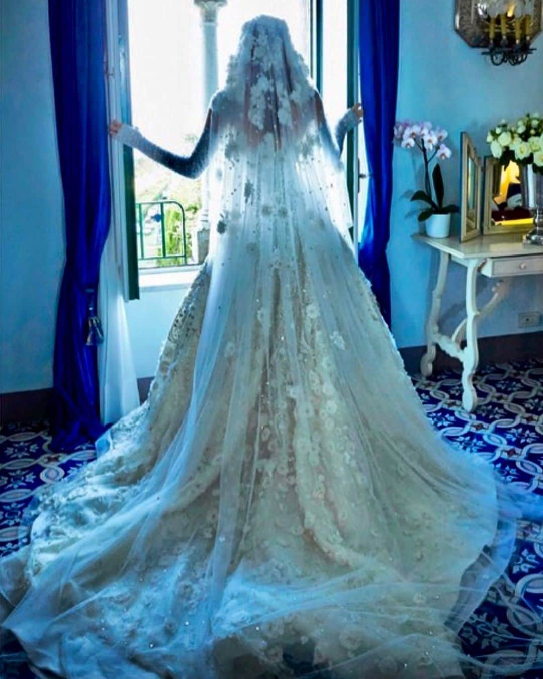 のインスタグラム：「My friend @hopesmith in custom Naeem khan. This is the dress that inspired me to launch my Wedding collection. So grateful to where we are now. #weddingdress #bride #wedding」