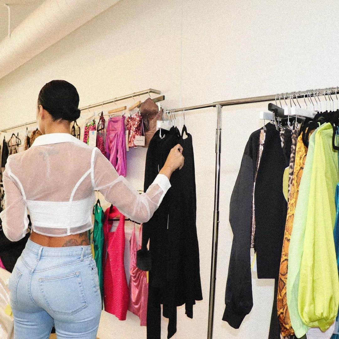 Draya Micheleさんのインスタグラム写真 - (Draya MicheleInstagram)「My job looks + feels like shopping.  Life goals met. @revolve @superdown #newproject #comingsoon」8月16日 10時46分 - drayamichele