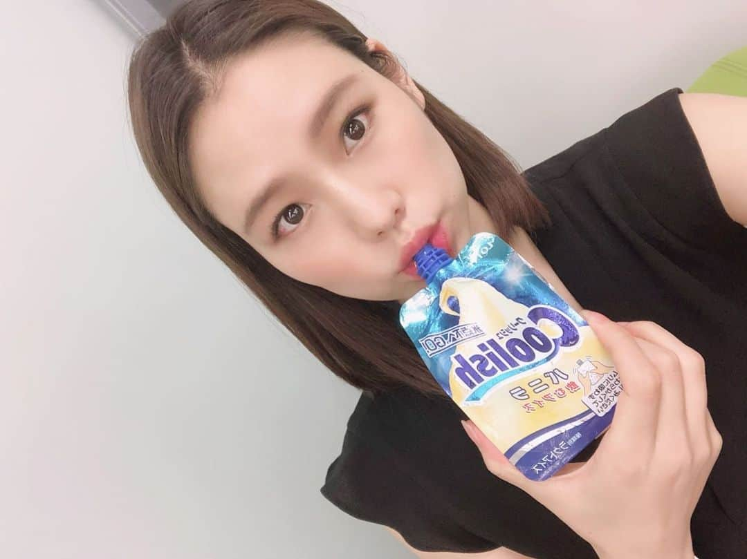 工藤采佳さんのインスタグラム写真 - (工藤采佳Instagram)「😗😙😚🍦💕 若干、夏風邪を引きづってますが、 アイス食べて乗り越えます💪🔥 台風の影響かな？今日の東京は涼しい🎐 けど油断禁物！熱中症には 引き続き気をつけよ！ 熱中症、経験者です←😂🤭 . . . . . . . . . . . . . . #コンビニ#アイス#アイスクリーム #クーリッシュ#クーリッシュバニラ #coolish#coolishバニラ#ロッテ #アイス好き#朝活#おはよう#モデル#工藤采佳#vanilla#store#good#icecream#sweet#sweets#dezert#insta#instaphoto#ice#cool#model#happy#instalike#me#ootd#goodmorning」8月16日 10時47分 - kudo__ayaka