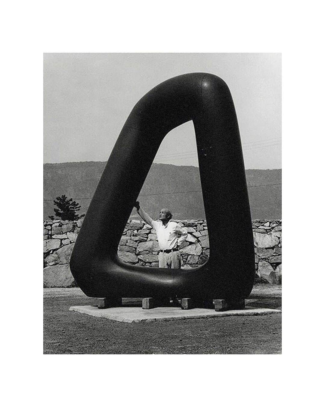 AÃRK Collectiveさんのインスタグラム写真 - (AÃRK CollectiveInstagram)「#AÃRKlikes Isamu Noguchi’s 'Energy Void’. Photographed in 1971 on the island of Shikoku in Japan, Noguchi stands inside the sculpture’s void emphasising the importance of negative space, a core sentiment of the piece which draws on Zen Buddhist concepts of emptiness.」8月16日 10時57分 - aark_collective
