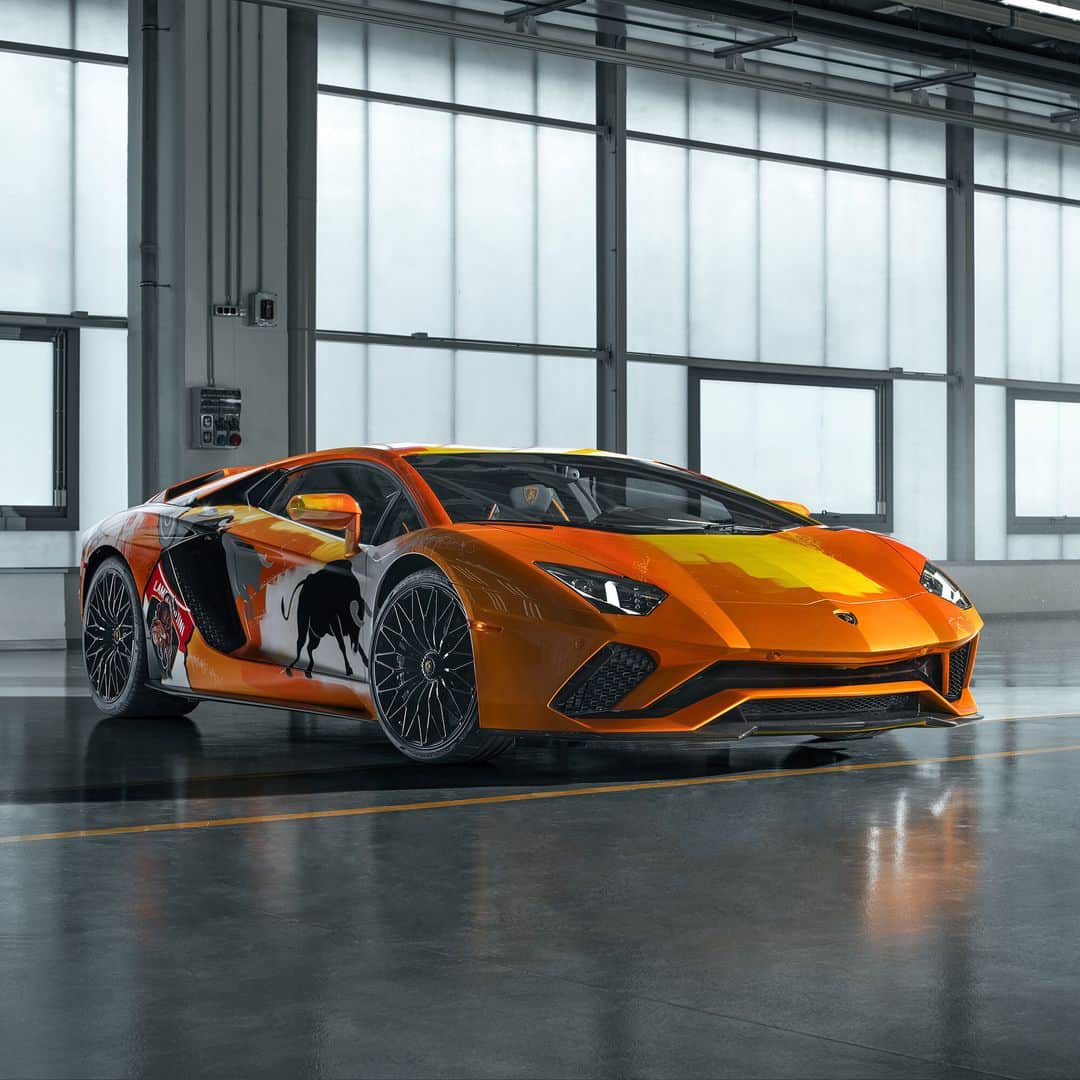 のインスタグラム：「Art is the color of dreams that come true.  Aventador S painted by @skylergreystreetart.  #Lamborghini #AventadorS #LamborghiniPaintShop #CreatedToCreate」
