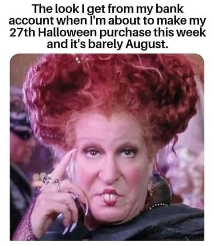 Alternative Pressさんのインスタグラム写真 - (Alternative PressInstagram)「Thank goodness tomorrow is Friday 💸⁠ .⁠ Creator unknown⁠ .⁠ .⁠ #hocuspocus #halloween #halloweenmeme #meme #hocuspocusmeme #altpress #alternativepress」8月16日 11時00分 - altpress