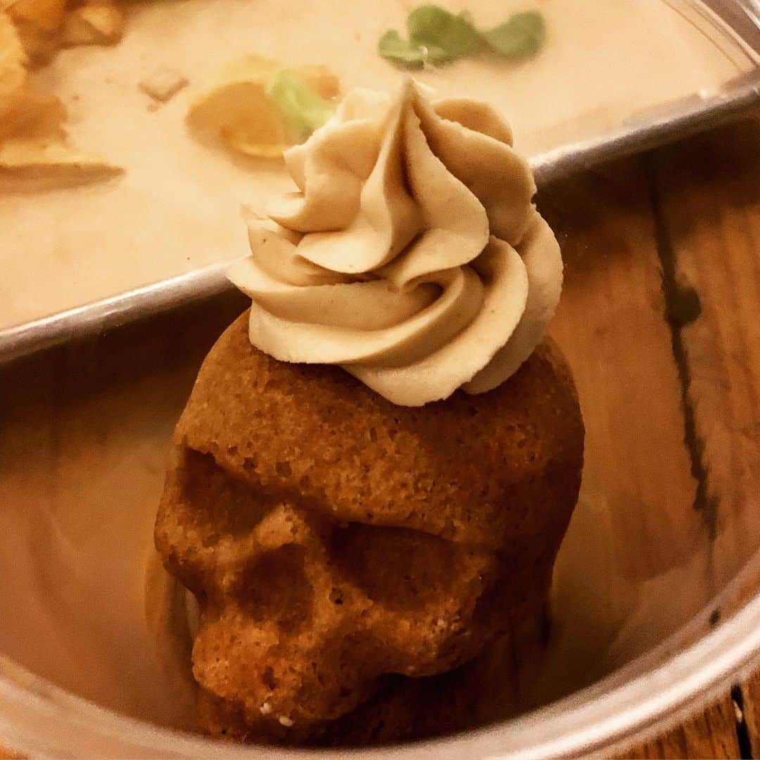 安倍吉俊のインスタグラム：「BRAINDEADという店名らしいデザートだ」