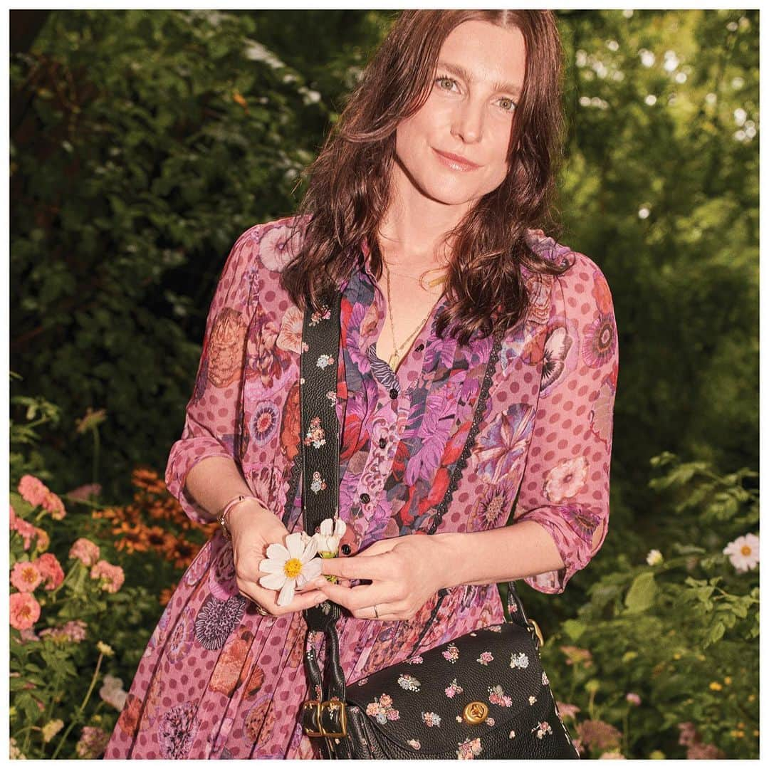 コーチさんのインスタグラム写真 - (コーチInstagram)「A flower grows...From florals with whimsy to bags with attitude, our new collaboration with Tabitha Simmons is NY style in bloom. #CoachxTabithaSimmons #CoachNY」8月16日 11時16分 - coach