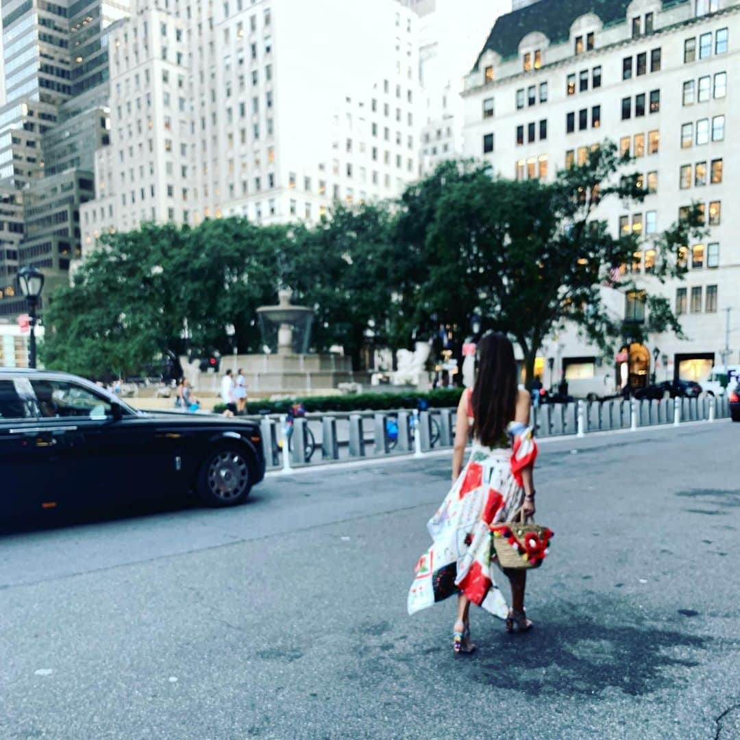 和央ようかさんのインスタグラム写真 - (和央ようかInstagram)「On the street 🍎  ニューヨークの街中で  #nyc🍎 #takakonystylin🍎  #lifestyle #nylife  #yokawao  #和央ようか」8月16日 11時13分 - yokawao0215