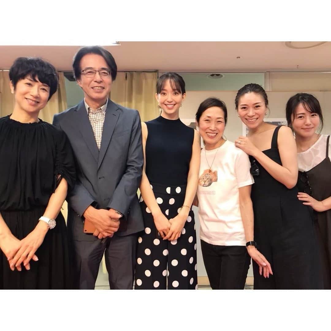 松島花さんのインスタグラム写真 - (松島花Instagram)「: 昨日は、私が毎月、執筆させて頂いています🐾 〝sippo〟のイベント「みんなイヌ、みんなネコ」に 行って来ました🐈❤️🐕 : 私がこの活動を始めてからInstagramのDMを通して やり取りをしてきた、同じく保護犬、保護猫を 多方面から情報発信してくださっている、 ジャーナリスト山路徹さん @toru_yamaji や モデルの黒田知永子さん @kuroda_chieko  タレントの磯山さやかさん @sayakaisoyama  パーソナルスタイリストの大日方久美子さん @kumi511976  そして、'おーあみ避難所'の大網直子さん @oamihinanjyo.3 と ついに❣️お会いすることができました🤗 : 初日は、山路徹さんと大網直子さんのトークショーも ありました🎤現場で実際に活動された時の様々な お話を聞くことができました🐾🐾🐾 : 8月15日〜19日10:00〜20:00まで 京王百貨店・新宿店7階で開催されていますので、 お時間のある方！保護犬、保護猫を家族に迎えようとお考えの方！保護犬、保護猫のことを今まで全く知らなかった方！も 是非、この楽しいイベントにお出かけして頂ければ… と思います🐶🐱❣️ : #花アニマル #ごろりん  #ゴメズ #フェスター  #命の期限 #殺処分ゼロ  #指1本でできるボランティア #殺処分が無くなる世の中になりますように #ペットショップへ行く前に里親になる選択を #保護犬 #保護猫 #犬 #猫 #保護犬保護猫の里親になる選択 #朝日デジタル #sippo #みんなイヌみんなネコ #京王百貨店 #おーあみ避難所  #山路徹 さん #大網直子 さん #黒田知永子 さん #磯山さやか さん #大日方久美子 さん」8月16日 11時22分 - hana_matsushima_official