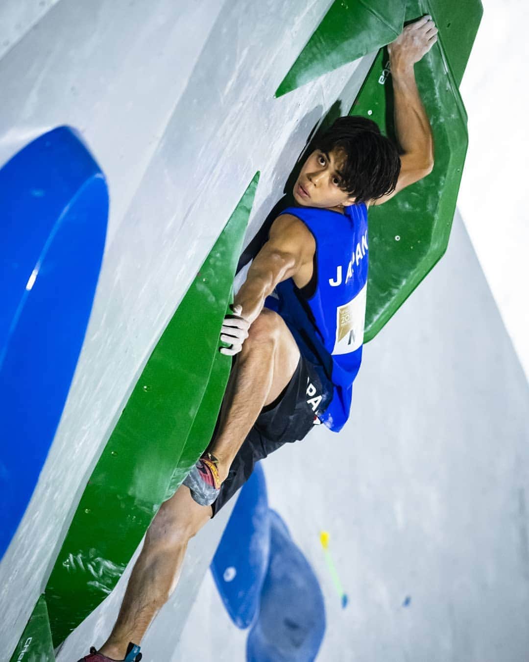 のインスタグラム：「Half of the schedule is over.﻿ Bouldering was 9th, I couldn't go to the final　round. It was so disappointed,because I was aiming for two consecutive wins. But lead  started without disappointing time. It was 7th in the final. I'm glad I went to the final, but I wanted to climb higher. ﻿ Today is a rest day. I restore my body and mental,  make a fresh start to tomorrow!!﻿ ﻿ 世界選手権八王子大会﻿ ボルダー、リードの日程が終了しました。﻿ ボルダーでは9位と、決勝に駒を進めることはできませんでした。昨年の優勝から、ずっと2連覇することを目標にしてきただけに、とても悔しいかったです。﻿ しかし、そんな気持ちを引きずる余裕もなく、リードがスタートしました。リードでは昨年に引き続き決勝に進出することができ、最終順位は7位でした。今シーズン、リードの決勝に進める事が増えて成長を感じていますが、やはり決勝での対応能力がまだまだ不足していると感じています。﻿ ﻿ 今日は４日ぶりのレスト日。ここまでの結果を振り返って修正しつつ、しっかり身体と心を休めて、残りの日程も全力で頑張りたいと思います！！﻿ ﻿ ﻿ ﻿ Photo by: ﻿@a_yuichiro ﻿ ﻿﻿﻿ @frictionlabs @organicclimbing @champion_japan #日新火災 @bpump_ogikubo ﻿﻿﻿ ﻿﻿﻿ #climbing #bouldering #leadclimbing #sports ﻿#sportclimbing #ifsc #IFSCwch2019 #tokyo #hachioji ﻿﻿ ﻿﻿」