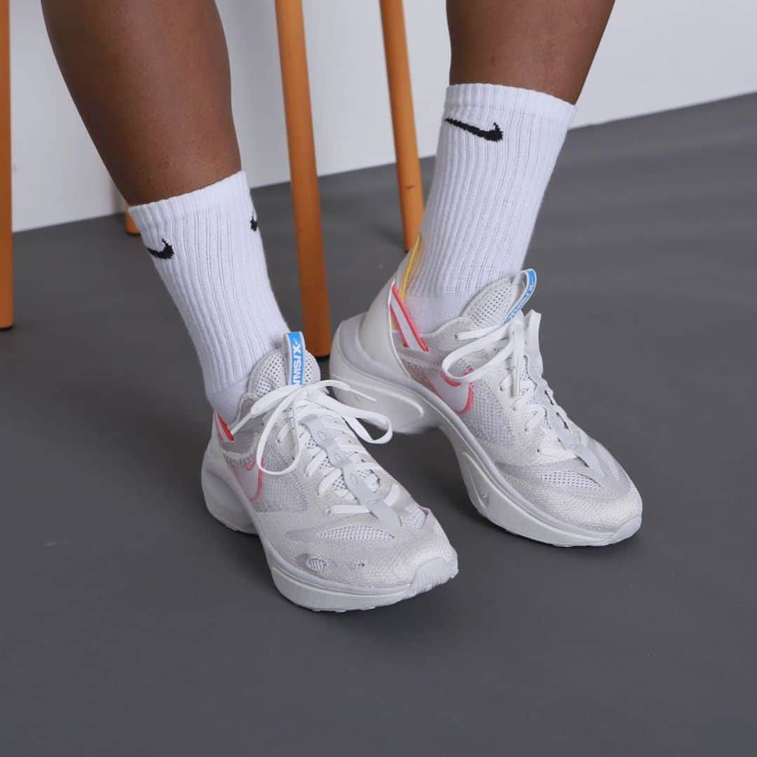 のインスタグラム：「. D/MS/Xシリーズから新作が登場！ NIKEの最新テクノロジーを活用したD/MS/X。 今回登場したのは、N110 フライニットを使用し シューズの構造を露出させディテールの魅力を引き出したデザインです。 . 【NOW ON SALE】 NIKE N110 D/MS/X AT5405-002 ¥16,000-(+tax) . #nike#atmos#atmostokyo#atmospink #ナイキ#アトモス#アトモスピンク」