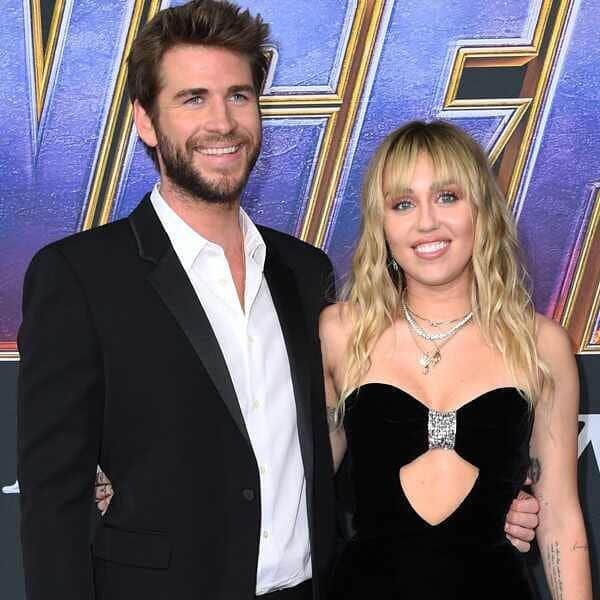 E! Onlineさんのインスタグラム写真 - (E! OnlineInstagram)「Miley Cyrus may have looked like she was enjoying single life, but "deep down, she is very upset." Link in bio for why their marriage isn't over just yet. (📷: Getty Images)」8月16日 11時31分 - enews