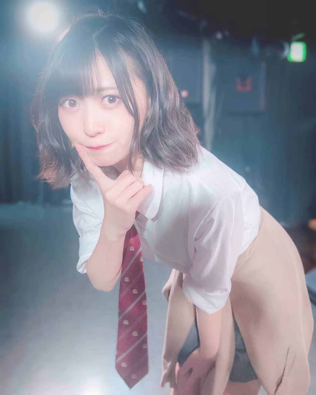 空野青空のインスタグラム：「. どうも！ギャルです！ アイアムジャパニーズギャル！ 今日も一日ぼんぼろ〜🤘😎🤘 . . .  #白ギャル #清楚系ギャル #ギャル #渋谷 にいそうですが #秋葉原 で撮影 #絶滅危惧種 #egg #ミディアムヘア #ミディアムボブ #制服 #JK #Japanesegal #あおねコス #あおにゃん #空野青空 #aonyan #ソフマップ #リリースイベント #cosplay #茶髪 にみえる #幸薄顔ちゃん #ギャルメイク」