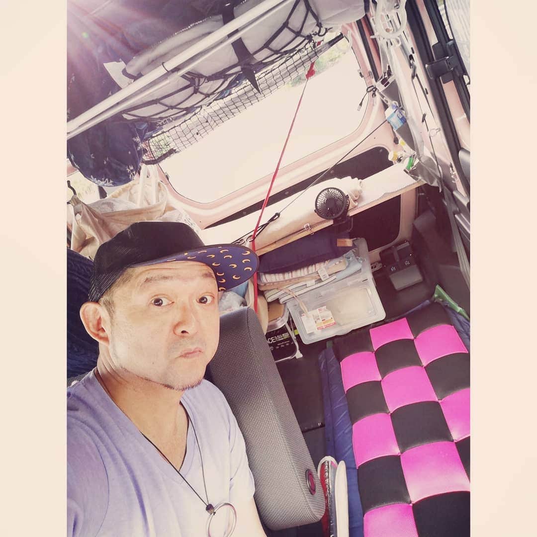 松本隆博のインスタグラム：「。 みなおは～ヽ(^o^)丿 車中泊ツアーも真夏は ちょいキツイねー☀️.° ^^;(ー_ー)!! 今日は今から四国松山 までひとっ走り行って来ます！ ☀️.° ✿ﾟ❀.(*´▽`*)❀.ﾟ✿ 僕は何処に向かって何処で 人生の答えを見出すのだろう。 ☀️ ……ゆっくり歩いてこ 長い道のりだ♪ (^-^ 人生遊歩道」