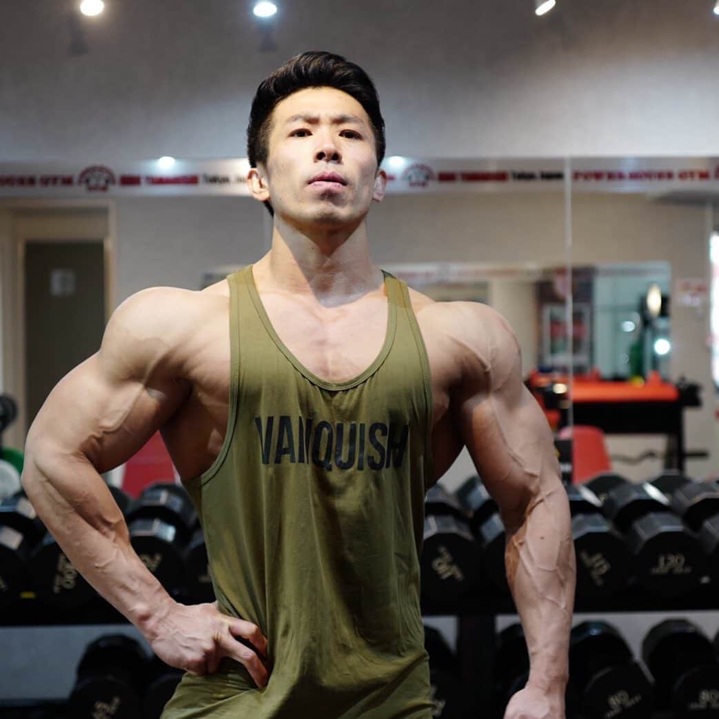 のインスタグラム：「@vqfit から $1000プレゼント企画‼️ 1. @vqfit と @vqfitwomen をフォロー 2.コメントに友達をタグ付け 3.1回のコメントで1エントリー コメントは何回してもOK🙆‍♂️ 抽選で3名にプレゼントされます 1位 ＄500ギフトカード 2位 $ 300ギフトカード 3位 $ 200ギフトカード  抽選結果は、8/23(金)にストーリーで発表されます！  是非たくさんのエントリーお待ちしてます👍 🎊 $1000 @VQFIT GIVEAWAY 🎊 - 3 STEPS TO ENTER - 1. Follow @vqfit and @vqfitwomen 2. TAG A FRIEND in the comments.  3. One Comment = One Entry. Comment as MANY times as you like! - 3 Winners will be picked! - 1st WINNER GETS $500 GIFT CARD - 2nd WINNER GETS $300 GIFT CARD - 3rd WINNER GETS $200 GIFT CARD  Winner will be randomly chosen and announced on 23/08/2019 my story.  #workout #workoutlife #eatclean #teamlan #training #trainhard #ifbbpro #ifbbproleague #instafitness #arms #abs #diet #gymmotivation #gohardorgohome #bodybuilding #noresttobethebest #mensphysique #classicphysique #ワークアウト #ワークアウトライフ #トレーニング #筋トレ #減量 #ダイエット #減量のある生活 #チートのある生活 #思想を維持する精神は狂気でなければならない」