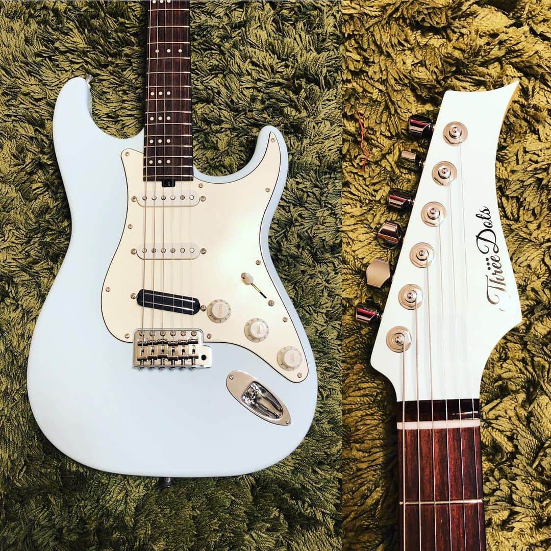 上杉洋史のインスタグラム：「It's time to get my new guitar. Threedots is a completely new brand, but they actually are well experienced, highly skilled manufacturer. I'm glad to play this fine instrument, and looking forward to making nice sounds with this. #threedotsguitars #threedotsguitar #new #newinstrument #newguitar #myinstruments」