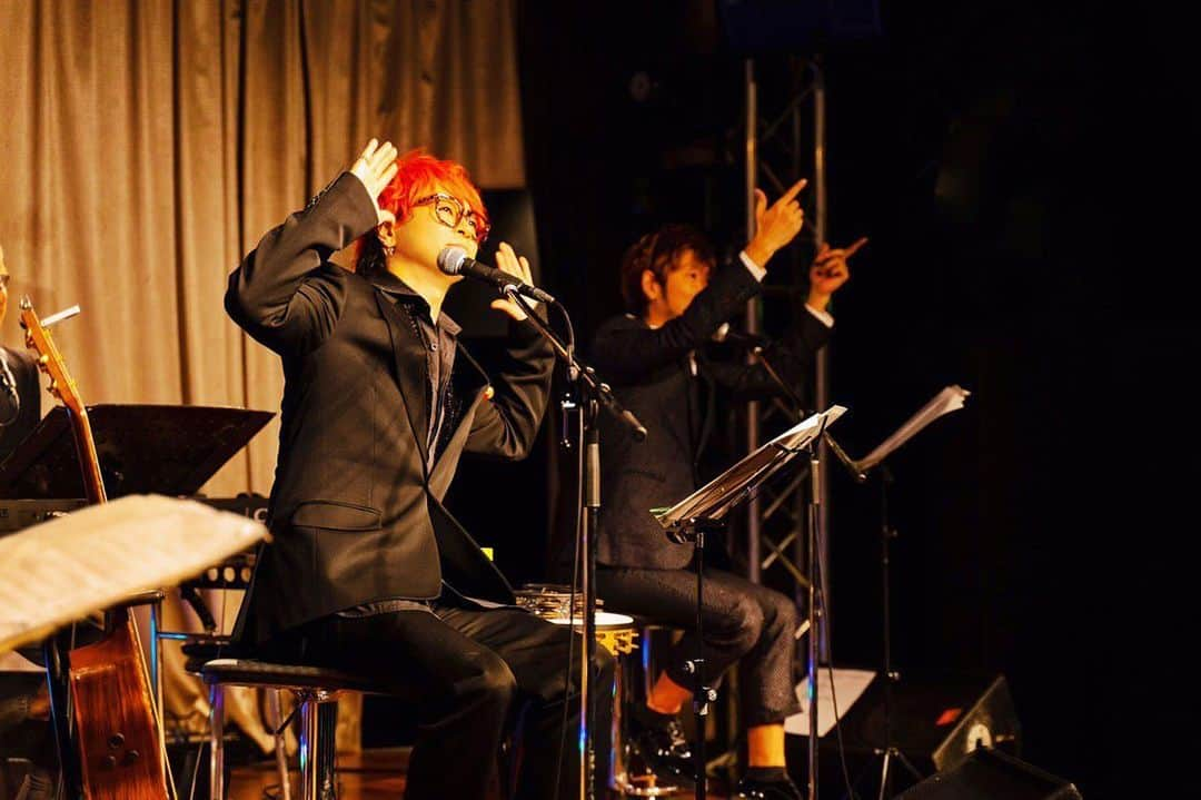 淳士さんのインスタグラム写真 - (淳士Instagram)「2019年11月17日❗️ . 【J’s Acoustic Party 2019】開催決定❗️😆 . 受け付け： 8月18日(日)23:59まで . URL：https://www.funity.jp/js-acoustic-party2019/ . 【メンバー】 ボーカル：支配人“J” ギター：YUKI(DUSTAR-3) パーカッション：Ken☆Ken コーラス：Shin-Imayama キーボード：河合英史(かわいえいじ) . 【チケット】 全着席／ 21,384円（税込） ※2ドリンク＋軽食＋お土産付き ※ドレスコード：フォーマル . 詳細はURLをご覧ください。 . #アコパ #支配人J #5人のおっさん #チェラー」8月16日 12時09分 - jz0330