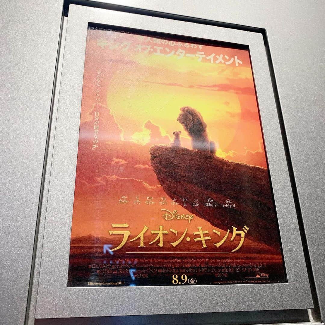 北村真姫さんのインスタグラム写真 - (北村真姫Instagram)「「映画鑑賞🏰💕」﻿ ﻿ ﻿ 最近の趣味は？﻿ って聞かれたら…﻿ 寝ることサッカー観戦と﻿ 映画鑑賞っていうくらい観てる👀﻿ ﻿ ディズニー映画は今のところ﻿ 制覇してるかな(最近のは)﻿ ﻿ ライオンキングも4DXで﻿ 観させてもらったけど…﻿ 毎回ビックリしてしまう。﻿ アトラクション感覚で楽しいけど﻿ 1人でビックリするのは恥ずかしい🤭﻿ ﻿ ライオンキングの内容本当に良かった。﻿ ﻿ ﻿ #ライオンキング #ライオンキング実写版 #映画 #映画鑑賞 #趣味 #4dx #東京 #映画館 #imax #メガネ #眼鏡 #毎回買ってしまう #持っていってるのに #どこも違うと言われる #ディズニー #ディズニー映画 #まきてぃ #北村真姫」8月16日 12時14分 - kitamura__maki