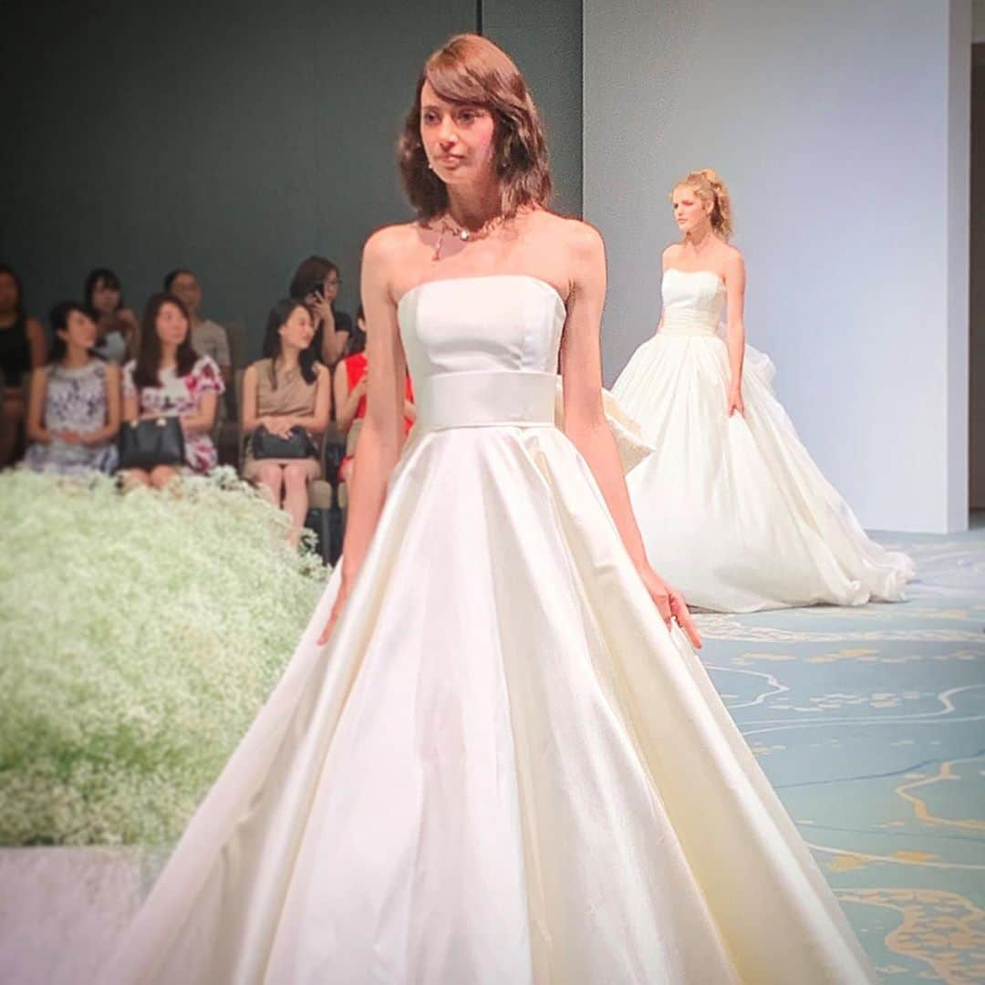 ハツコ エンドウさんのインスタグラム写真 - (ハツコ エンドウInstagram)「【VOGUE WEDDING FASHION SHOW】 @vogue_wedding  @palacehoteltokyo  @hatsuko_endo  Dress：ANTONIO RIVA_No.3719、No.3714 @antoniorivamilano  @antoniorivadesigner  Hatsuko Endo_Costume （ハツコ エンドウ コスチューム_パレスホテル東京） 03-3211-1385  #hatsukoendo  #hatsukoendoweddings #wedding #dress #antonioriva  #voguewedding  #fashionshow #ハツコエンドウ #ハツコエンドウウェディングス #ウェディングドレス #アントニオリーヴァ #ブライダル #ヴォーグウエディング  #パレスホテル東京 #プレ花嫁 #日本中のプレ花嫁さんと繋がりたい」8月16日 17時42分 - hatsuko_endo