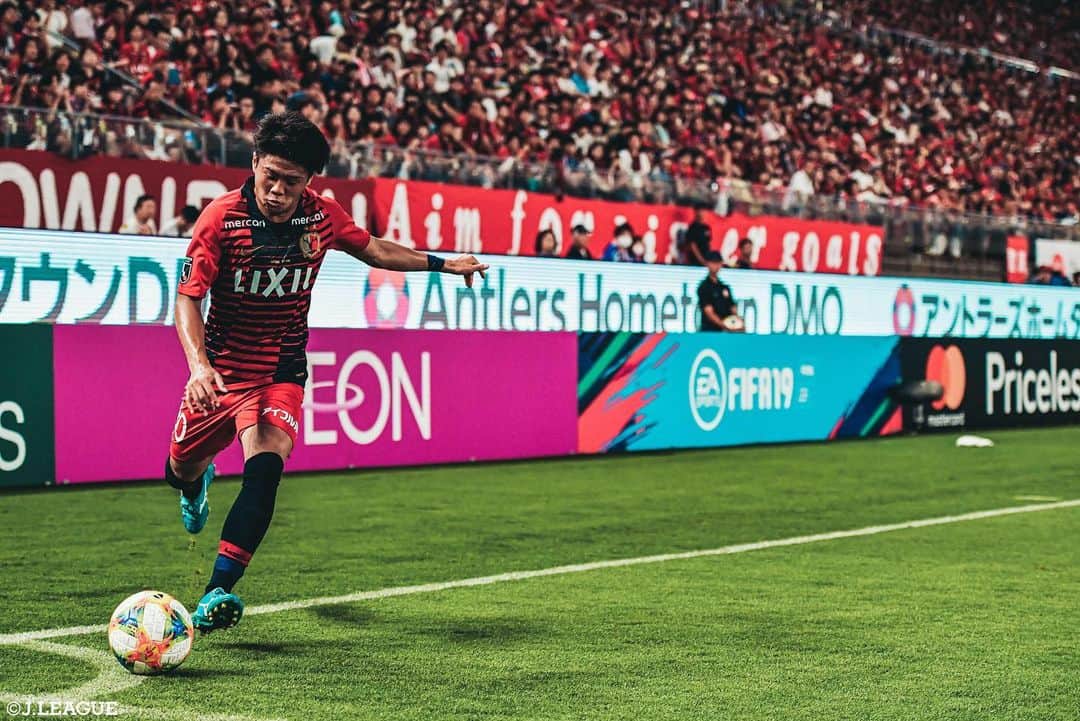 のインスタグラム：「👟⚽️❗️﻿ ﻿ #明治安田生命Ｊ１リーグ 第22節﻿ ベストショットをお届け✨﻿ ﻿ #Ｊリーグ﻿ #jleague﻿ ﻿ #鹿島アントラーズ﻿ #kashima #kashimaantlers  #antlers #🦌 ﻿ #かっこいい #クール #cool﻿ #写真 #📸﻿ #bestshot #ベストショット﻿ #niceshot #ナイスショット﻿ #soccer #サッカー #football  #soccerphotography #soccerphoto」