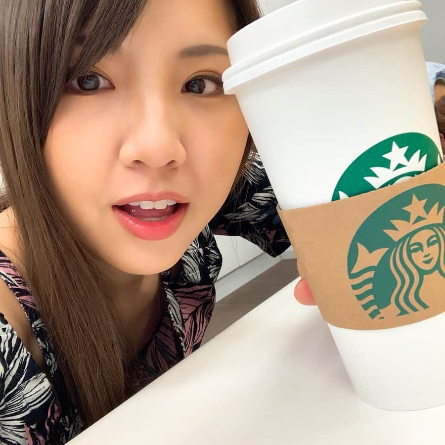 阿部真央のインスタグラム：「今日は福岡プロモーション。よろしくお願いします。 メイクの竹さん(stkszk19)に綺麗にメイクし直してもらったー！ありがとう✨  #阿部真央」