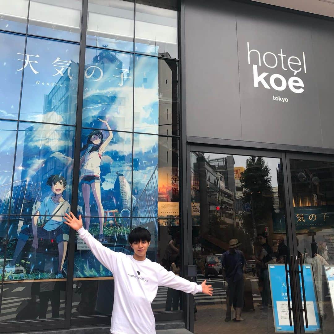 醍醐虎汰朗さんのインスタグラム写真 - (醍醐虎汰朗Instagram)「hotel koeの天気の子カフェに遊びに行ってきました☀  ご飯も美味しかったし、 Tシャツ可愛いし、 天気の子の音楽ずっと流れてるし、最高でした！！！ 皆さんも是非、渋谷に立ち寄った際は行ってみてください！  #天気の子」8月16日 12時23分 - daigo_kotaro