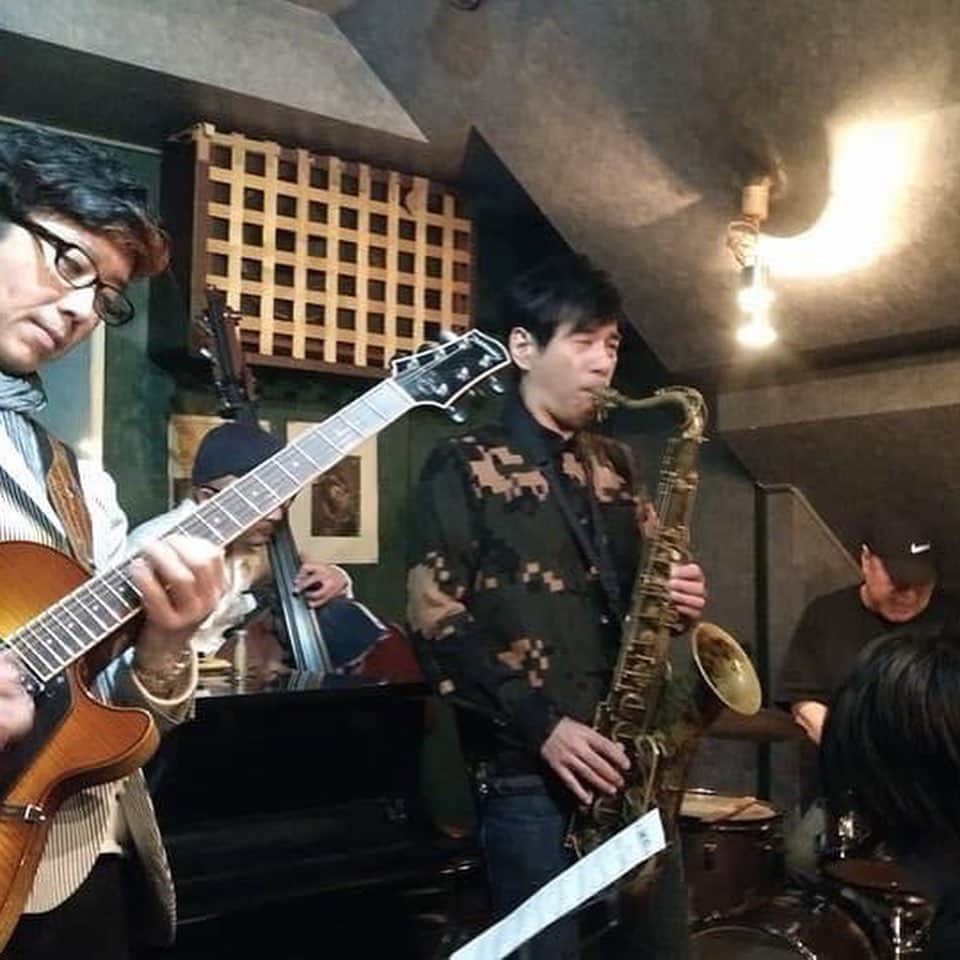 鈴木央紹のインスタグラム：「お盆最後の週末はジャズライブで！ 今日は六本木アルフィーでGTQ！ 明日は神田リディアンでユキアリマサ氏とデュオ！ 良い曲いっぱい演奏します。ぜひお越しお待ちしております！ 8月16日 (Fri) 〔鈴木央紹GTQ〕  東京六本木 『Alfie』  鈴木央紹(t.sax) 荻原亮(g) 佐藤ハチ恭彦(ba) 原大力(dr) 20:00/21:30 3500円 03-3479-2037 http://alfie.tokyo/  8月17日 (Sat) 〔鈴木央紹×ユキアリマサduo〕  神田小川町 『Lydian』  鈴木央紹(t.sax) ユキアリマサ(pf) 19:30:21:15 3300円 03-5244-5286 http://jazzlydian.com/」