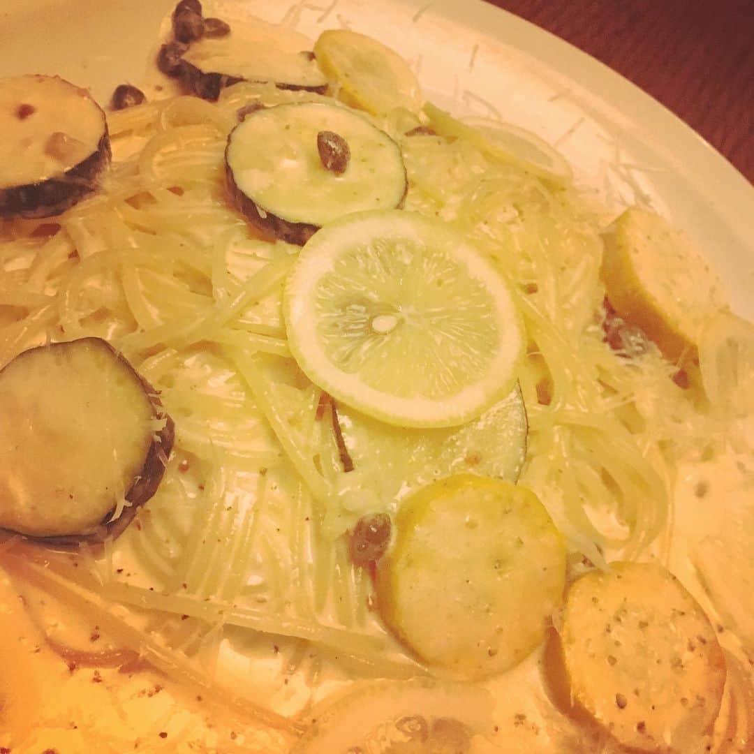 YUKA さんのインスタグラム写真 - (YUKA Instagram)「レモンとクリームのパスタ🍋 夏になると柑橘系のお料理ばかりに目がいってしまう  #KNOCK #moumoon #おなかすいた」8月16日 12時43分 - yukamoumoon