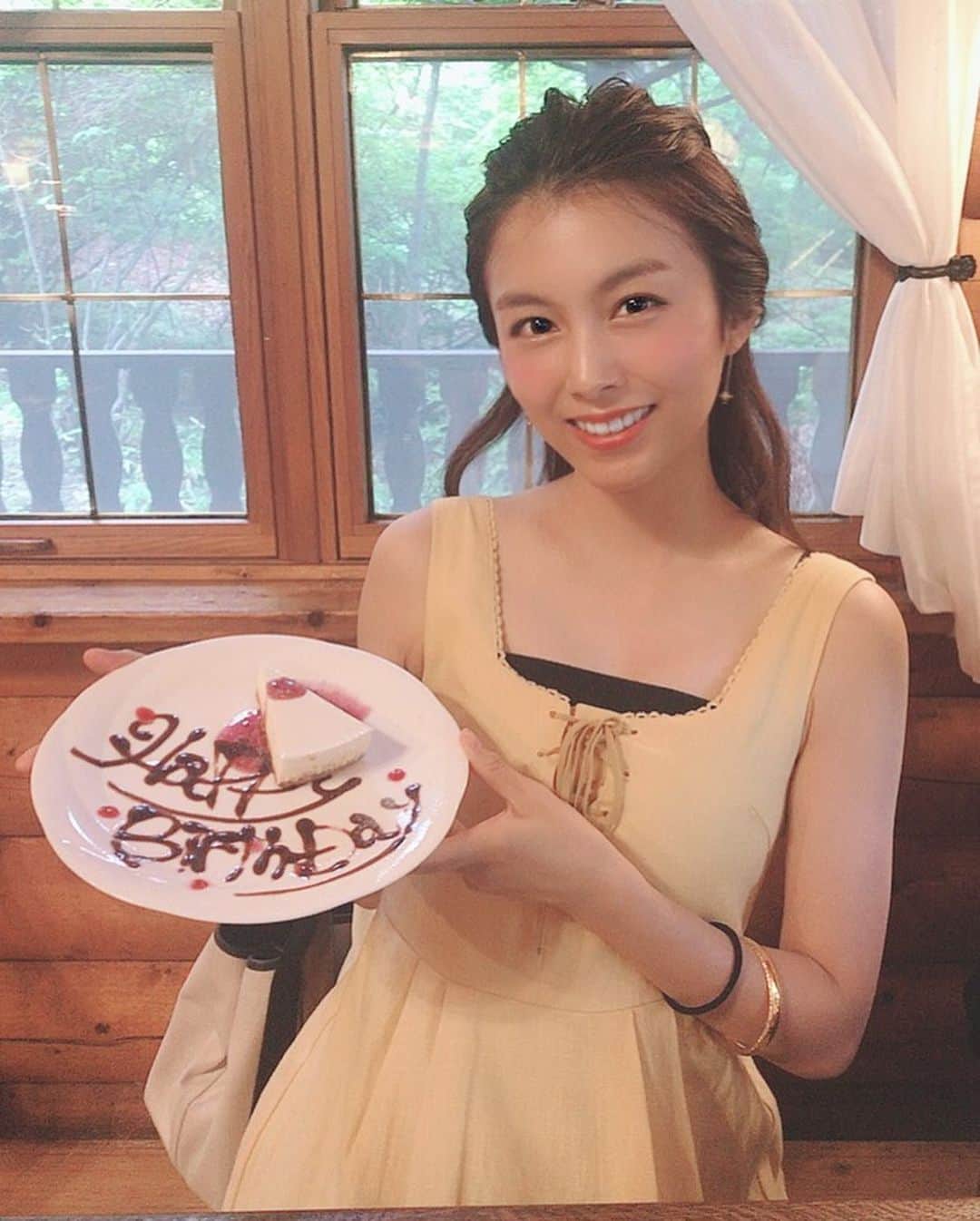 麻衣愛のインスタグラム：「8月14日でまたひとつ大人になりました!!🎂😋💕 #31歳 #お誕生日 #昭和63年生まれ  #お盆生まれ」