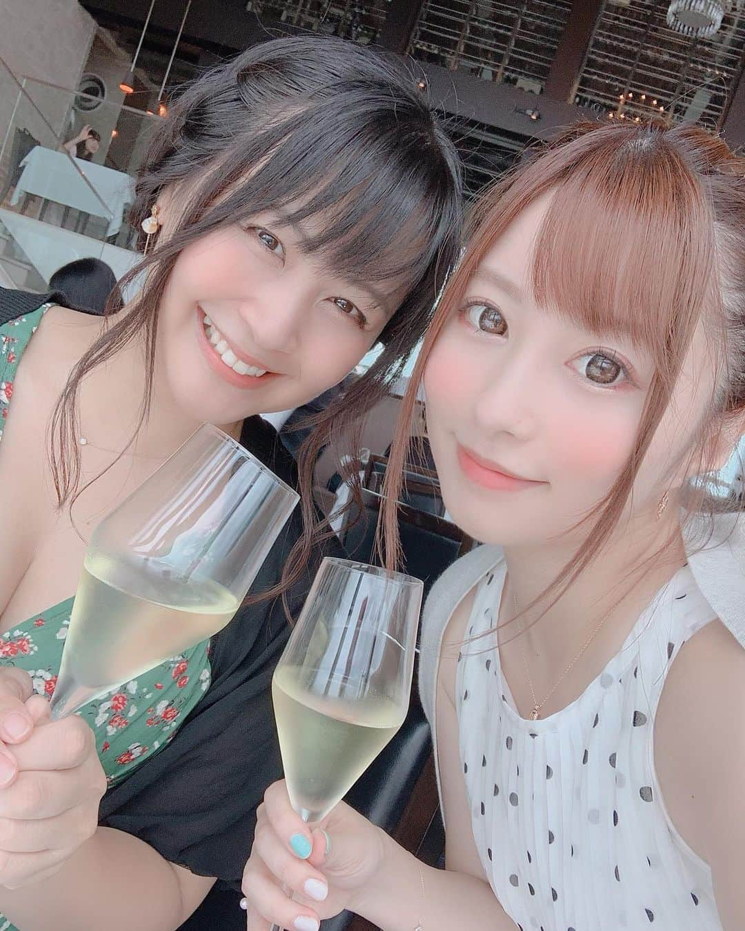 成瀬心美さんのインスタグラム写真 - (成瀬心美Instagram)「🥂 . . 昨日はまりさんに お誕生日のお祝いを していただきました🥰 . . 素敵なお店に連れて行っていただき 最高に豪華なお食事を😢！！！ . . もう本当に幸せな ひと時すぎて ずっとにやけていました☺️ . . プレゼントも 私のことを考えて 動いてくれていた時間も 本当に宝物です✨ . . ご飯美味しすぎて おトイレ行くのが もったいないです😶！ . . って伝えると ずっとずっと にこにこと天使のような 笑顔で見守っていて くれました。 . . 会っていなかった時間を 埋めるように お互い何があったか 話す時間が とても大好きです。 . . お仕事前の限られた時間 だったけれど 幸せな癒しの時間を どうもありがとう😘 . . #happytime #birthday #birthdaypresent #lunch #happy #champagne #present #love #最高 #ありがとう #instapic #instagood #instagram #followｍe」8月16日 12時44分 - coco3ndazo