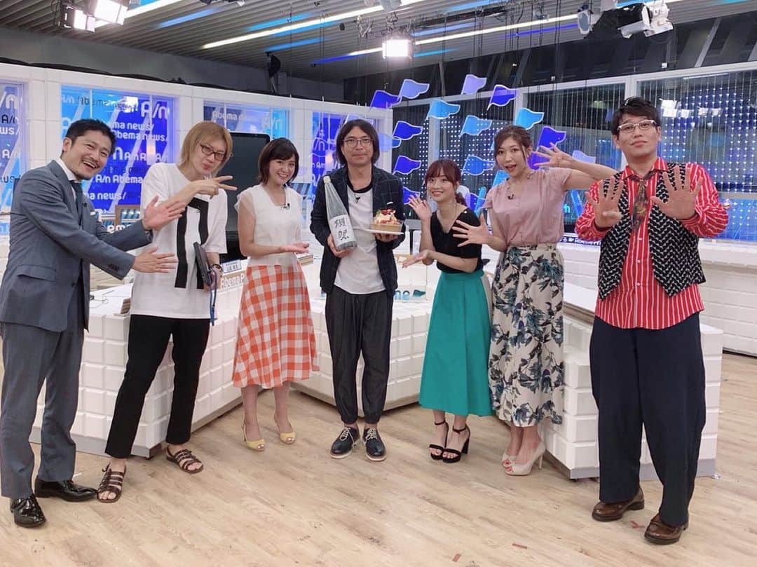 のインスタグラム：「昨日のアベプラ終わりに ふかわりょうさんの誕生日祝いしましたよ！素敵な一年になりますように（╹◡╹）♪ いつも、お忙しい中、色々気を遣って声をかけてくださるし、尊敬です✨  #アベプラ #木曜日 #thursday #happybirthday #birthday #abematv #ふかわりょう さん #柴田阿弥 ちゃん #古坂大魔王 さん #若親雄純 さん #山田俊浩 さん #林美桜 アナウンサー #穂川果音」