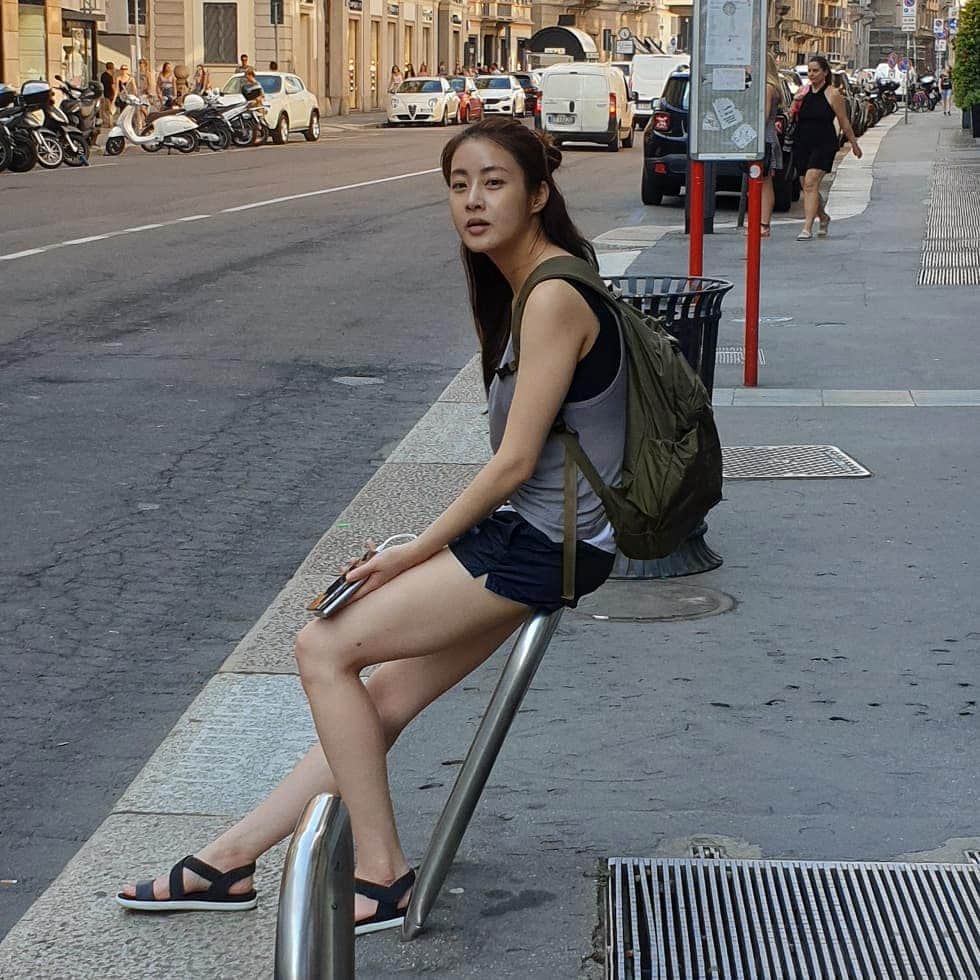 カン・ソラのインスタグラム：「#하루3만보 #지친다 #하아품 #attheendoftheroad」