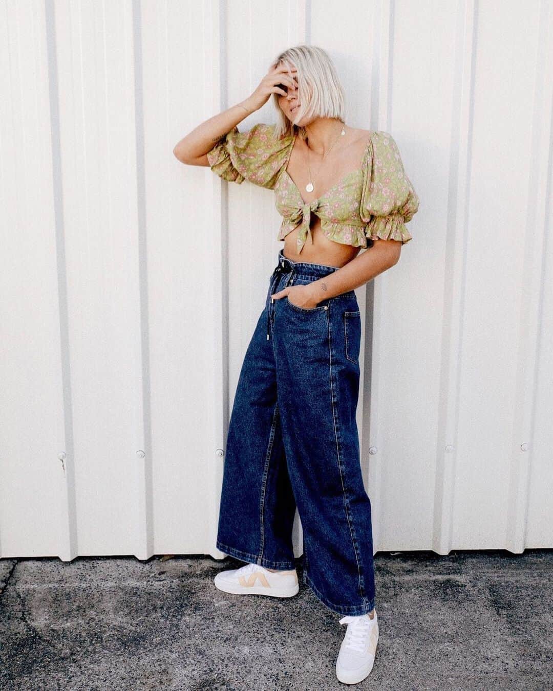SPELLさんのインスタグラム写真 - (SPELLInstagram)「Our Dahlia Peasant Cropped Top meets street style paired with @p.e.nation denim ✔️✔️ as seen on our love @karissasparke 🙌」8月16日 13時05分 - spell