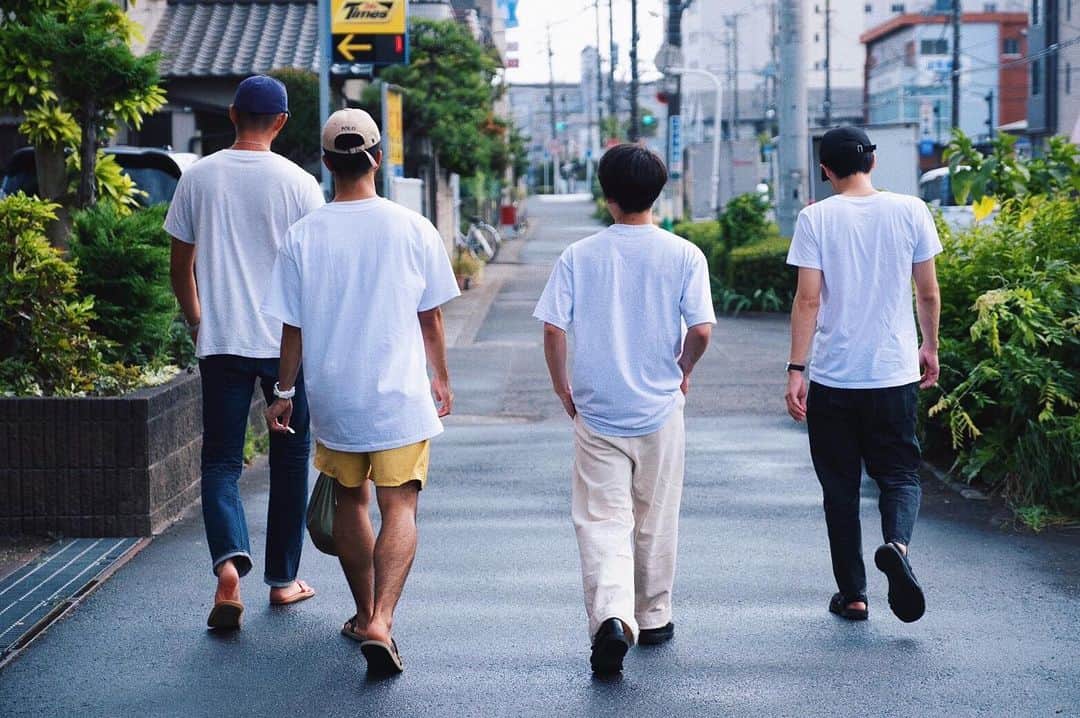 yukiのインスタグラム：「ㅤㅤㅤㅤㅤㅤㅤㅤㅤㅤㅤㅤㅤ 白に見えるが、僕だけグレー着てる」