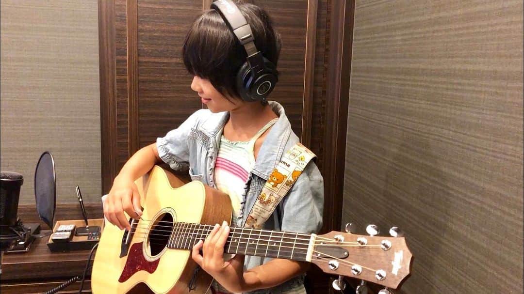 小杉ゆんのインスタグラム：「#kosugiyun #recording #guitar #actress #singer #kidsmodel」