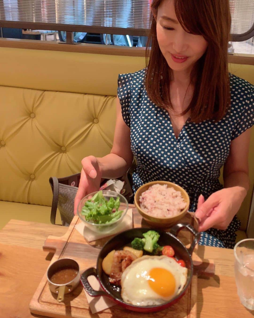 渋谷恭子さんのインスタグラム写真 - (渋谷恭子Instagram)「今日のランチ😋🍴 ・ ・ #ランチ #ランチ記録 #たべすたぐらむ #目玉焼き #サラダ #豚カルビ #お肉好きと繋がりたい #食べ歩き #ワンピ #ワンピース #インスタグラマー#アラフォー #アラフィフ #新宿ミロード #ミロード #アイビアールサンパーム #ビールは飲んでない #ibeerlesunpalm #新宿 #新宿ランチ」8月16日 13時10分 - kyoko.86